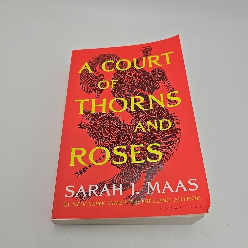 A‎ Court of Thorns and Roses - Paperback By Maas, Sarah J. - GOOD